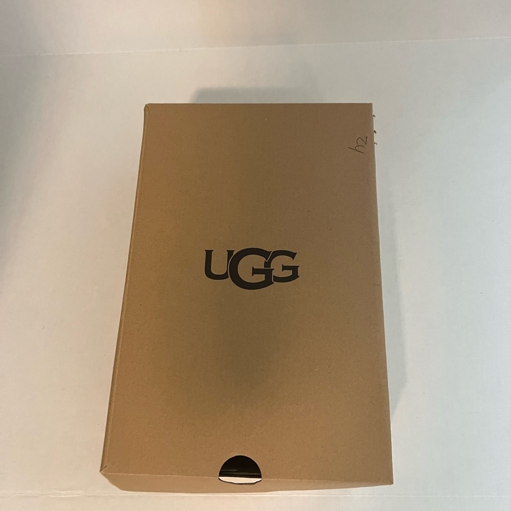 UGG Women Chestnut Tasman Size 8